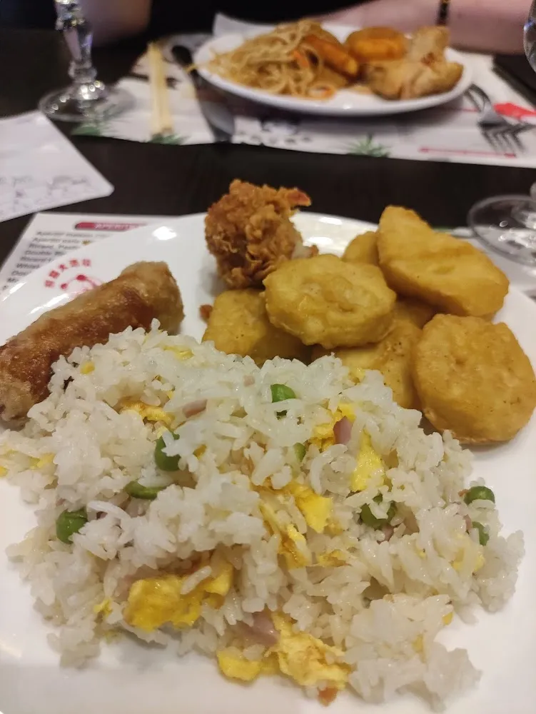 Riz Cantonais Nuggets de Poulet Nem